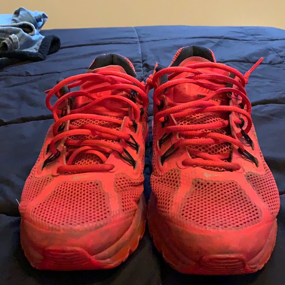 I’m selling my air max 2016 all red